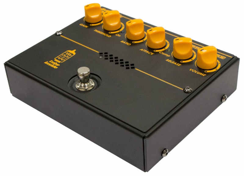 The Markbass Compressore bass compressor has a real tube inside. It has to be good - it's made in Italy, the same country that brought us Sophia Loren, Marcello Mastroianni, Lamborghinis, calimaretti fritti, and chicken parmigiana